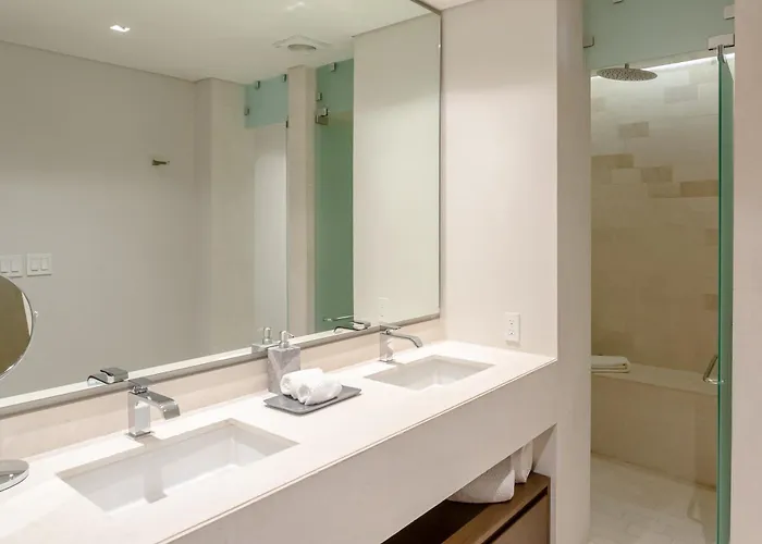 Amazing 2 Bdrm Near Medano Apartment